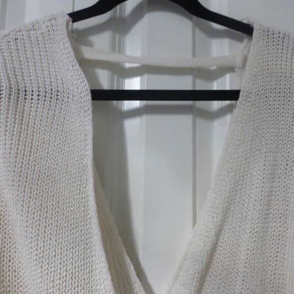 FOREVER 21 cream white long sleeve deep v-neck sweater - Picture 5 of 9